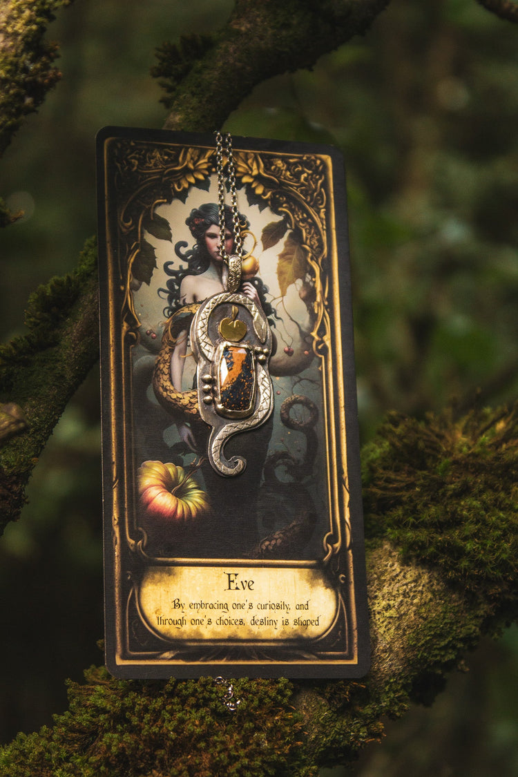 Oracle Necklaces include the card, necklace and an envelope with the reading.