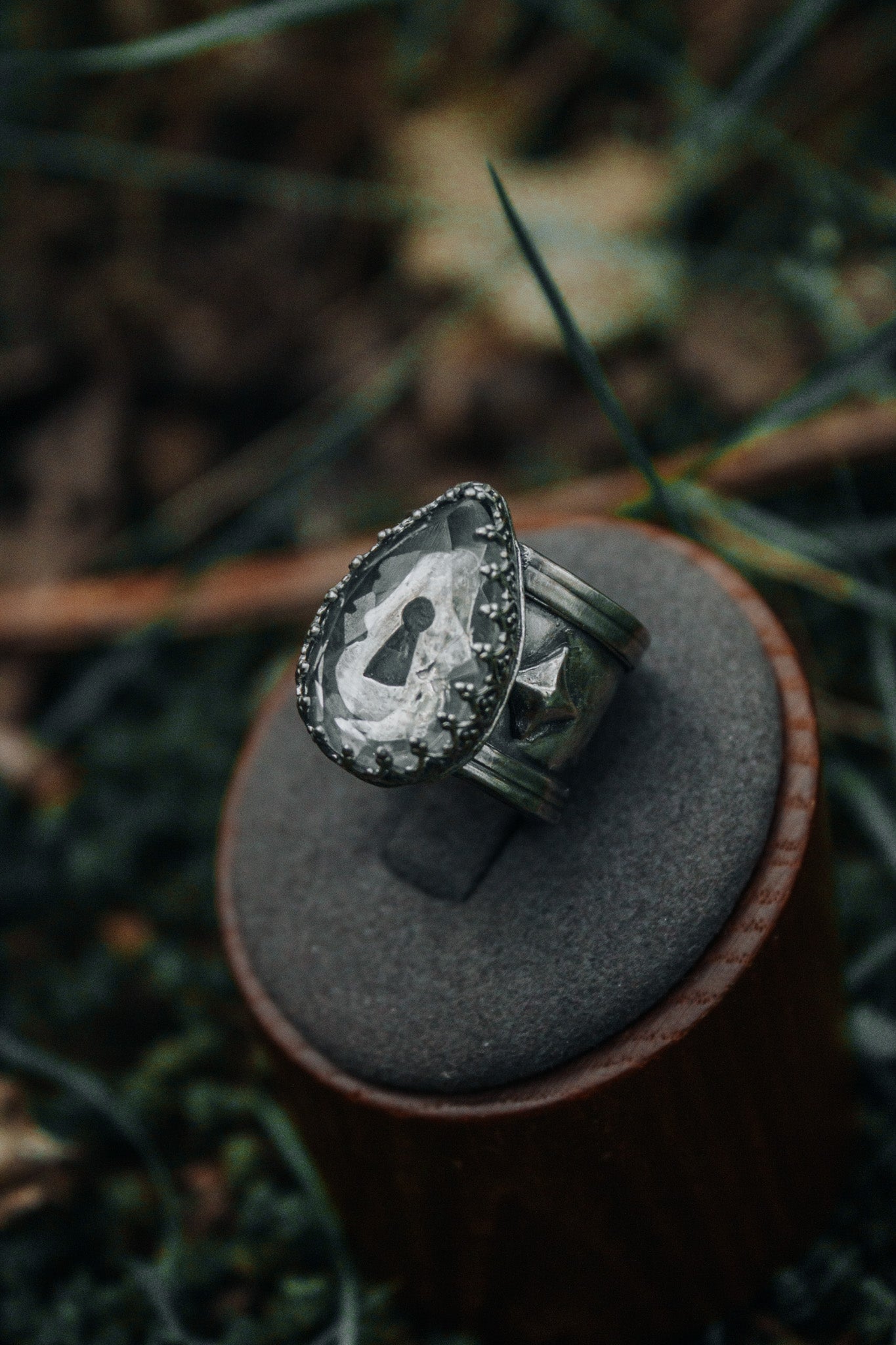 "Key-Hole" Ring