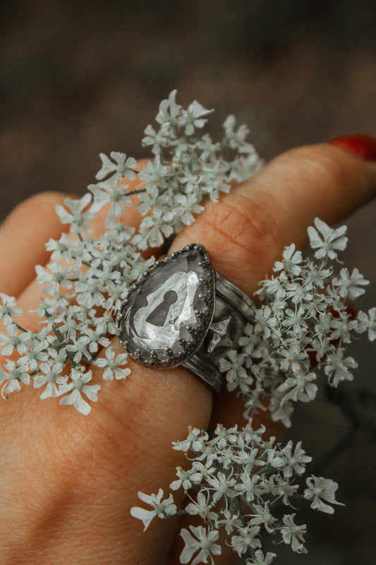 "Key-Hole" Ring